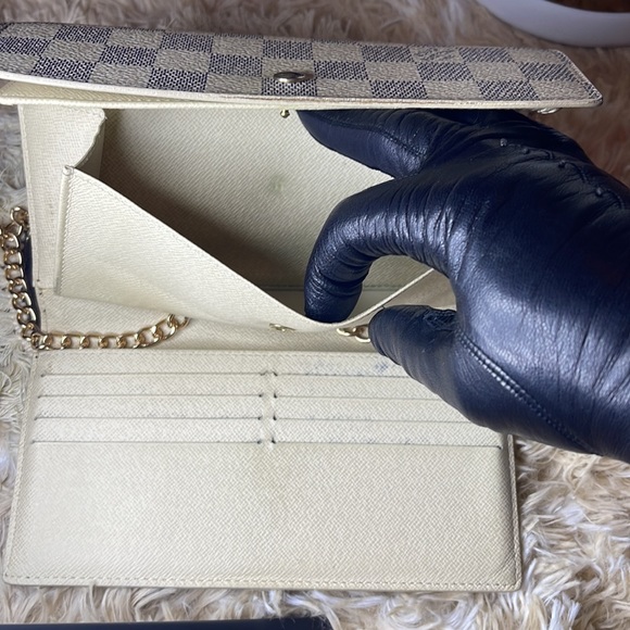 Louis Vuitton Damier International Wallet - Picture 6 of 11